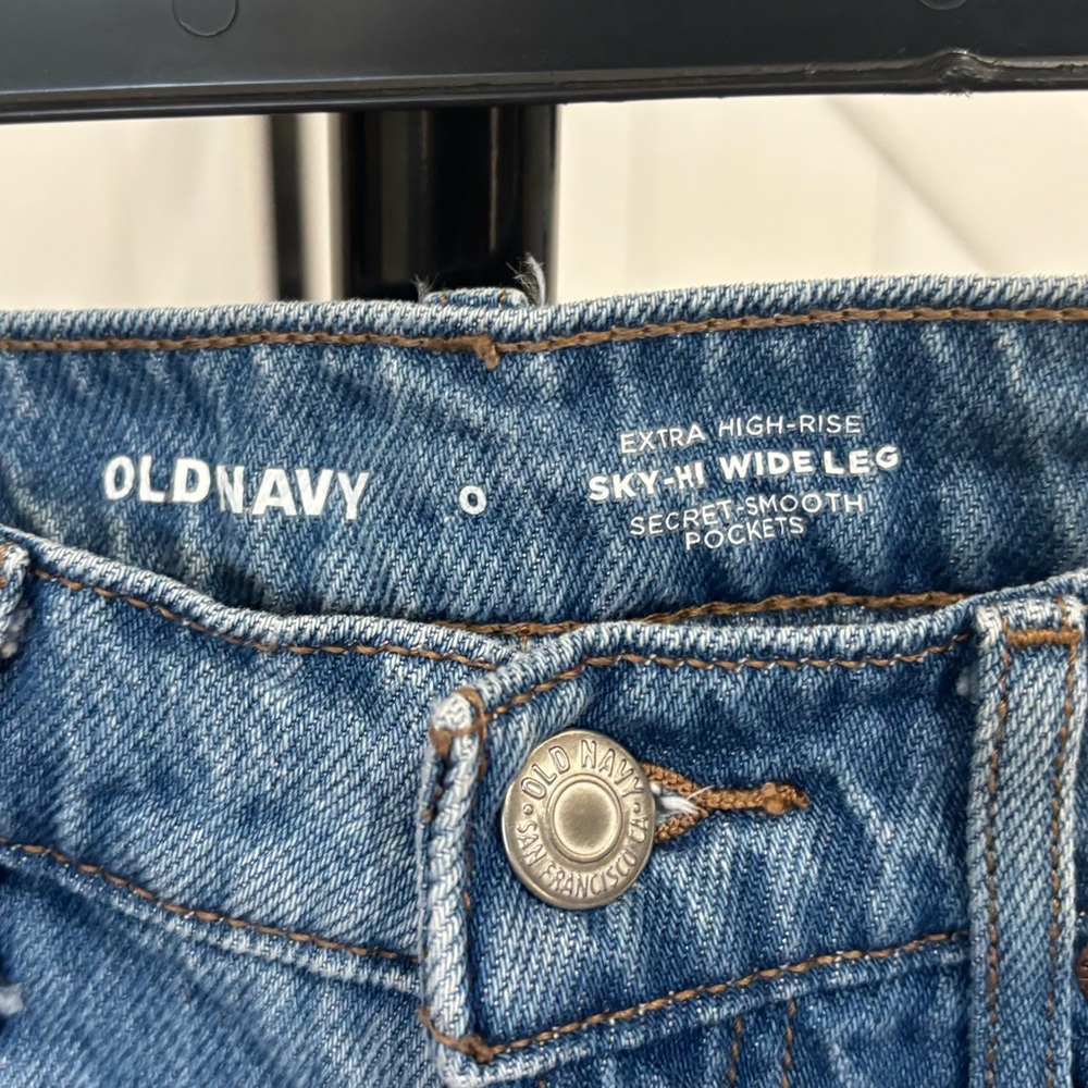 Old Navy Extra High-Rise Wide Leg Jeans - Picture 3 of 4